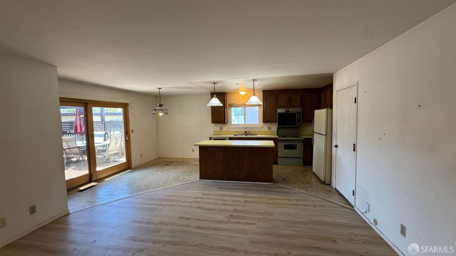 Detail Gallery Image 4 of 22 For 5212 Macdonald Ave, Richmond,  CA 94805 - 3 Beds | 2 Baths