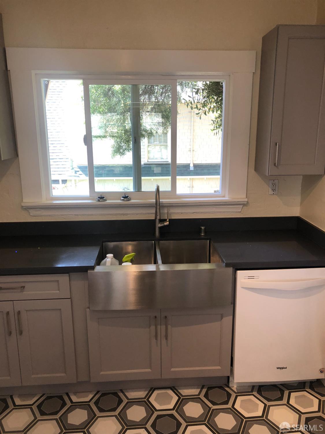 Detail Gallery Image 8 of 20 For 2941 Harrison St, Oakland,  CA 94611 - – Beds | – Baths