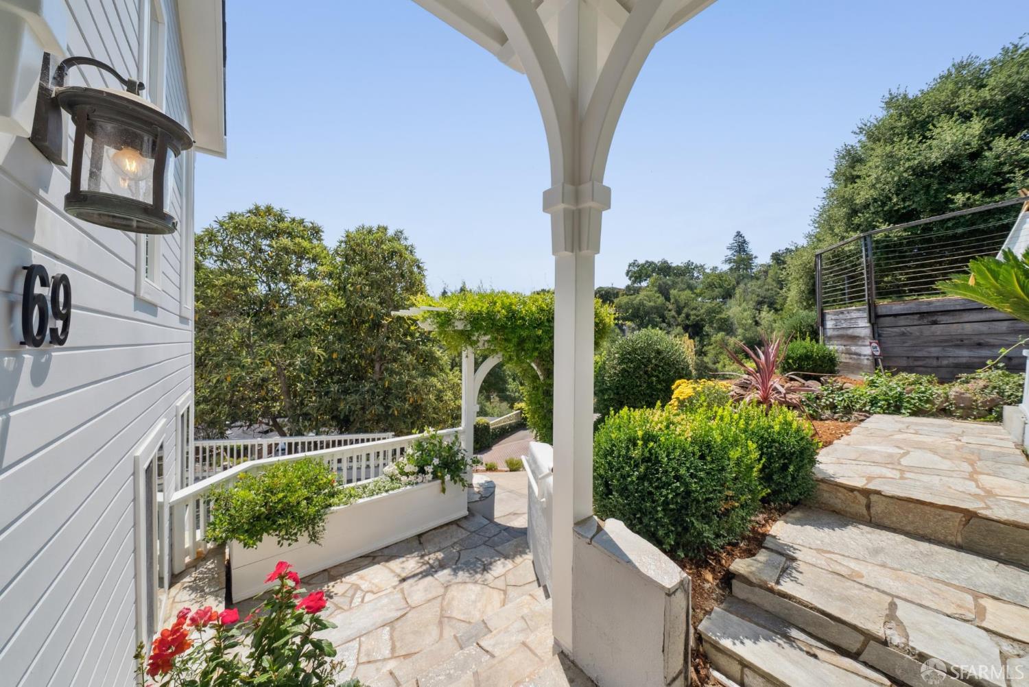 Detail Gallery Image 6 of 66 For 69 La Espiral, Orinda,  CA 94563 - 4 Beds | 3/1 Baths