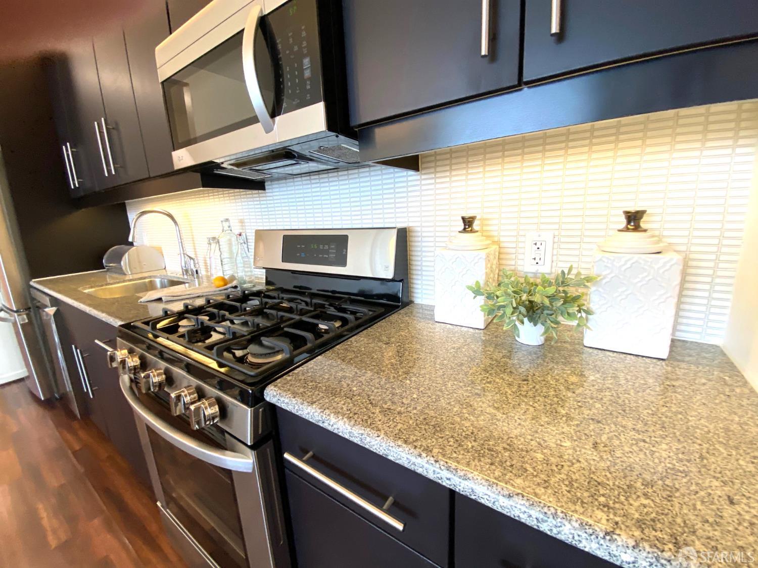 Detail Gallery Image 9 of 45 For 3801 San Pablo Ave #207,  Emeryville,  CA 94608 - 2 Beds | 1/1 Baths
