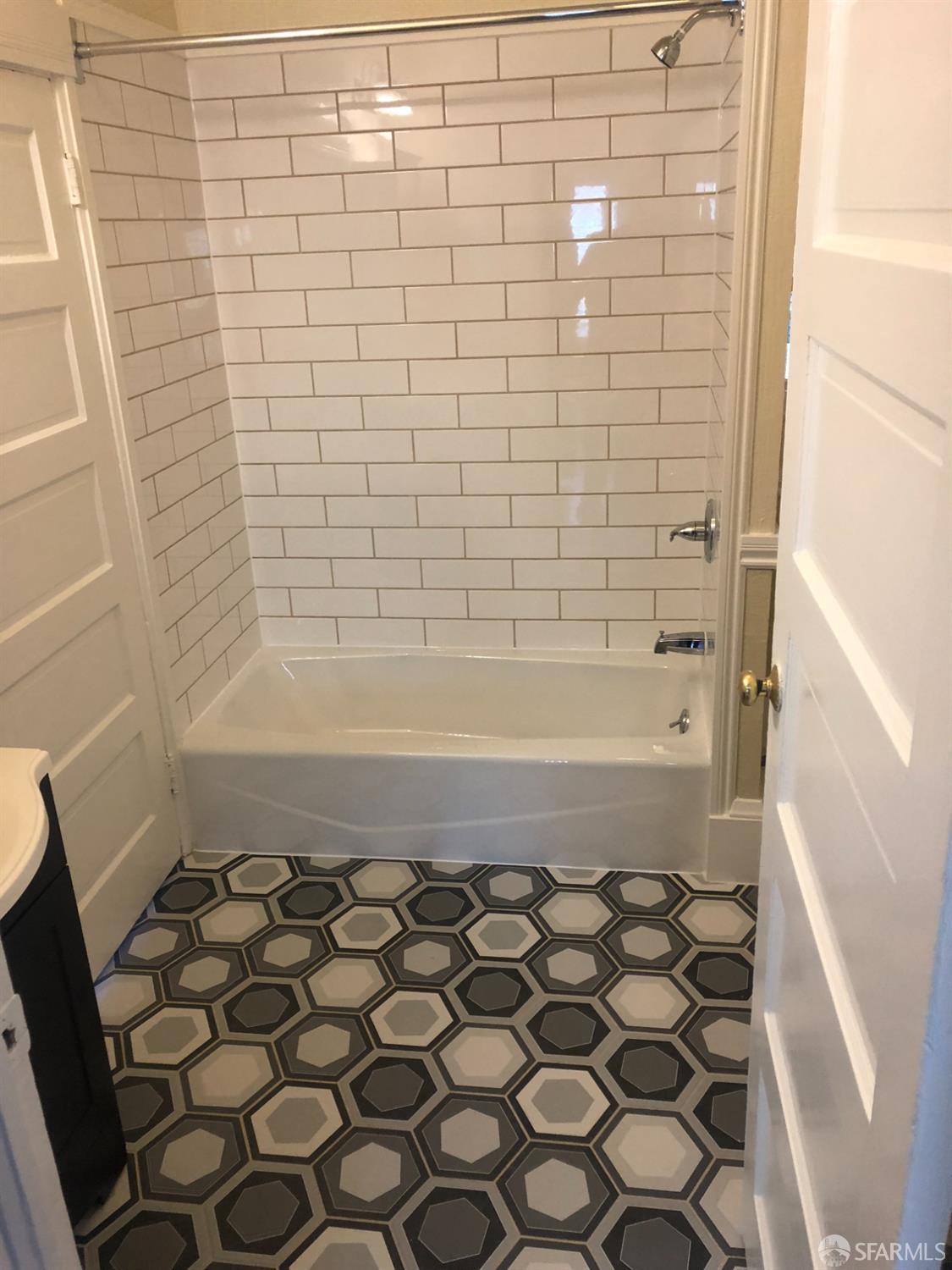 Detail Gallery Image 2 of 20 For 2941 Harrison St, Oakland,  CA 94611 - – Beds | – Baths