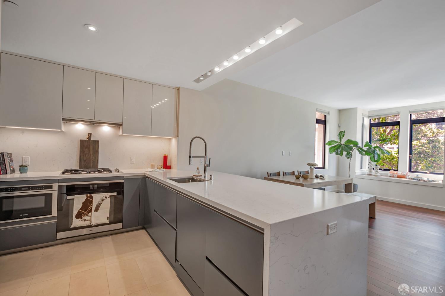 Detail Gallery Image 5 of 15 For 1601 Larkin St #204,  San Francisco,  CA 94109 - 1 Beds | 1 Baths