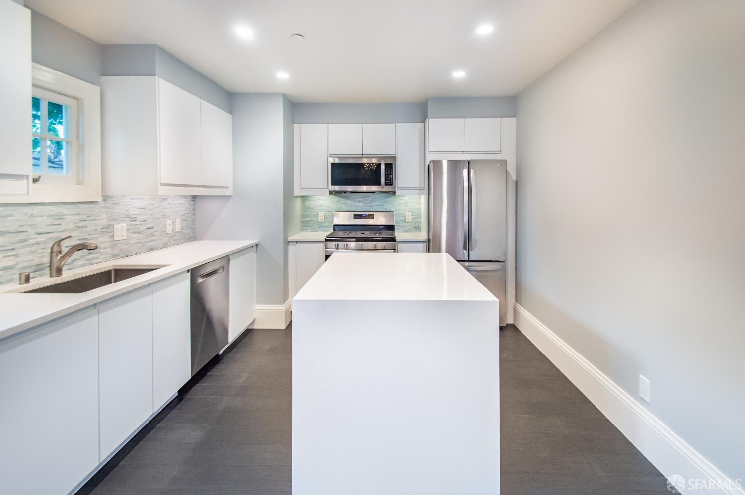 Detail Gallery Image 15 of 87 For 2740 Union St, San Francisco,  CA 94123 - – Beds | – Baths