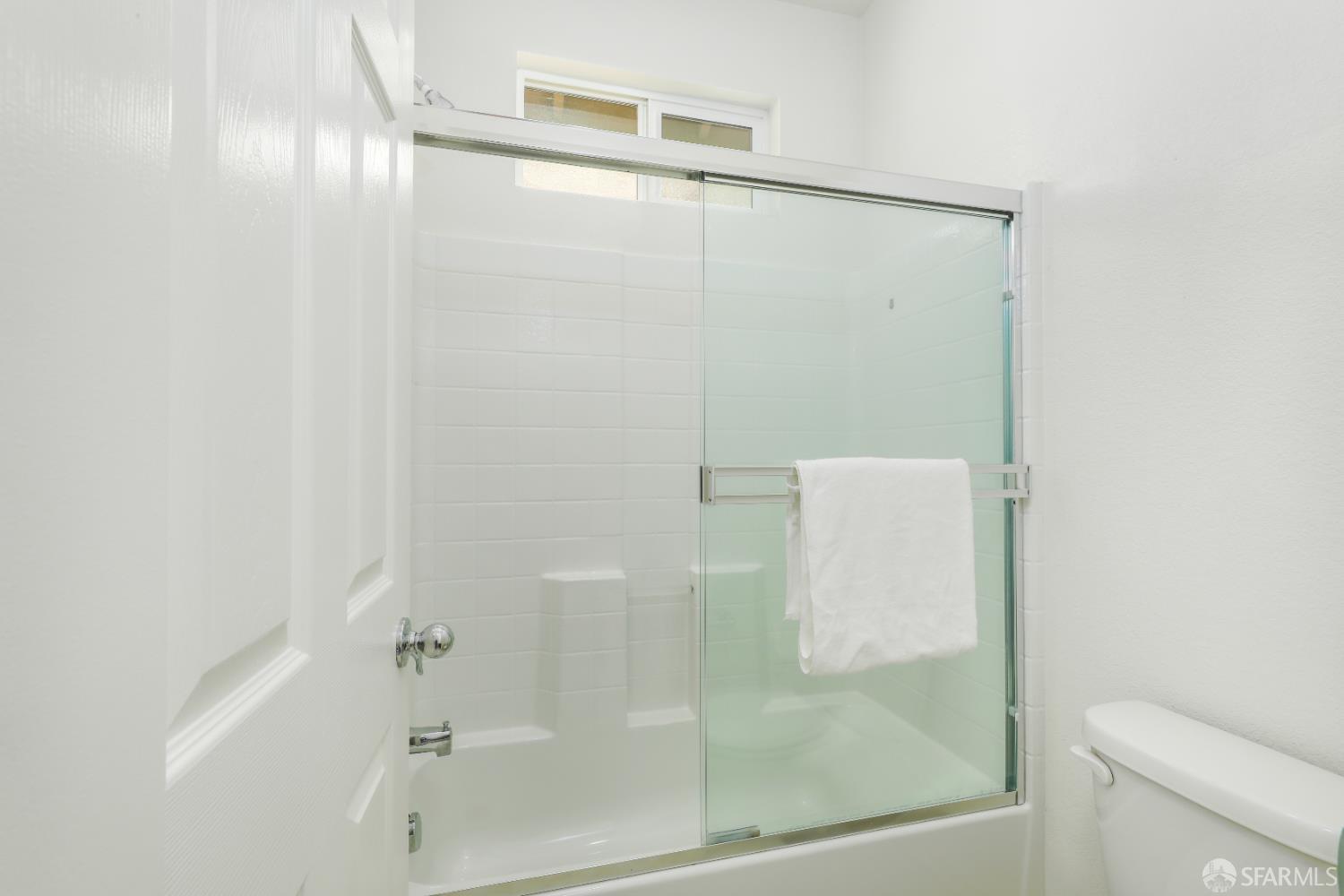 Detail Gallery Image 21 of 33 For 161 Kapalua Bay Cir, Pittsburg,  CA 94565 - 3 Beds | 2/1 Baths