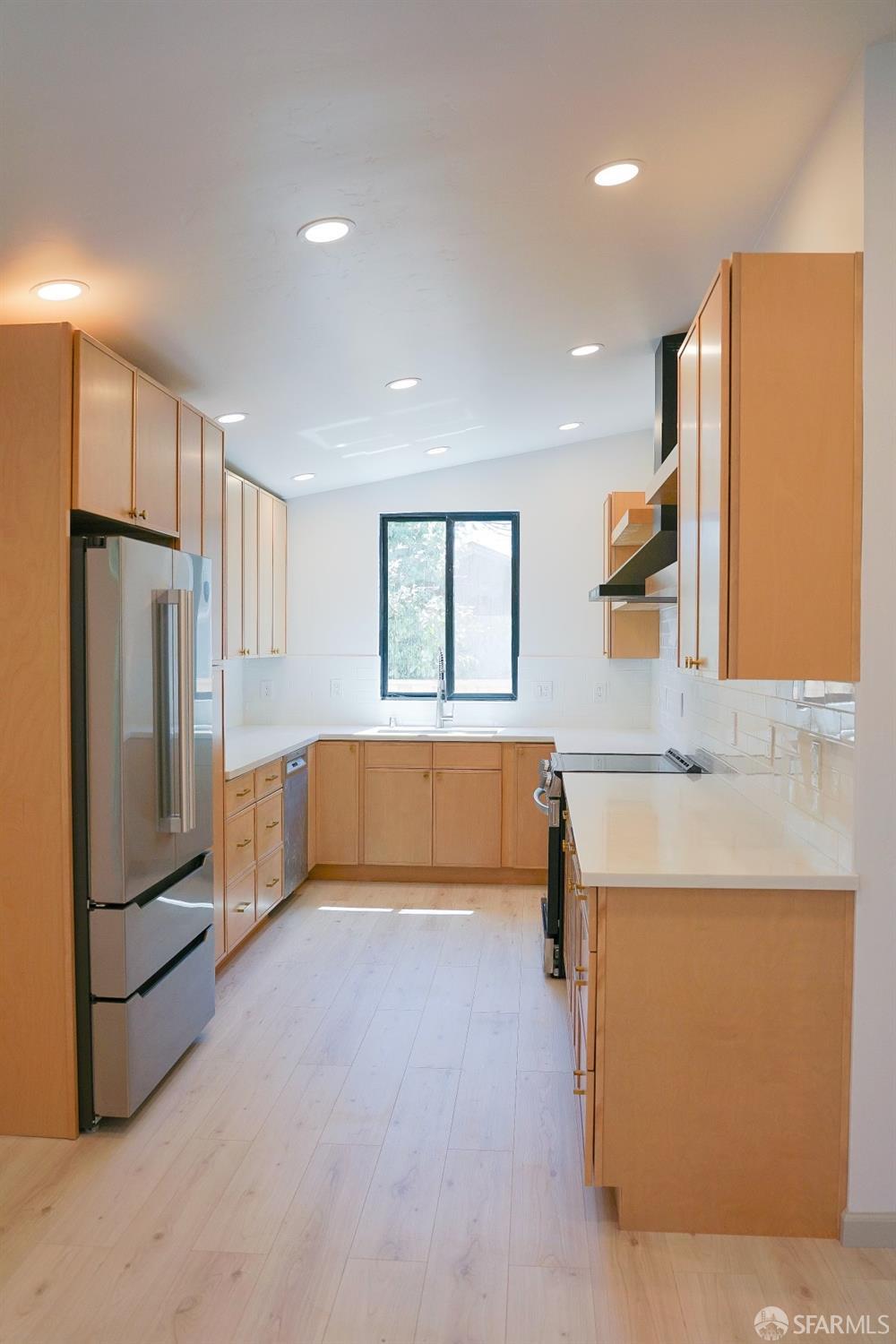 Detail Gallery Image 3 of 33 For 1517 Maxine Ave, San Mateo,  CA 94401 - 3 Beds | 2 Baths