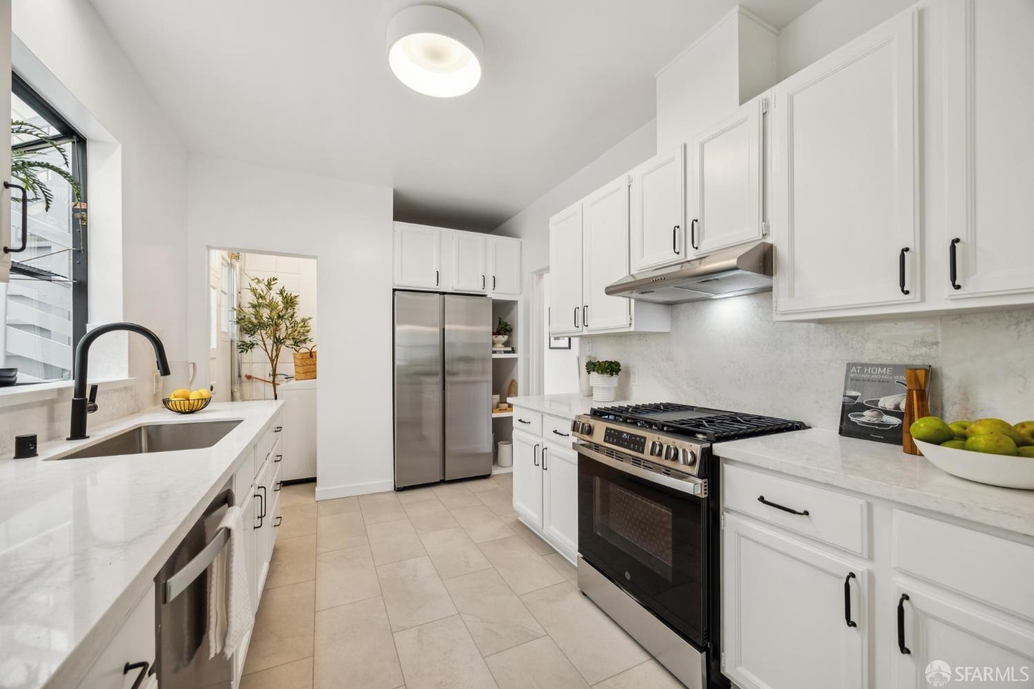 Detail Gallery Image 7 of 22 For 265 19th Ave, San Francisco,  CA 94121 - 2 Beds | 1 Baths