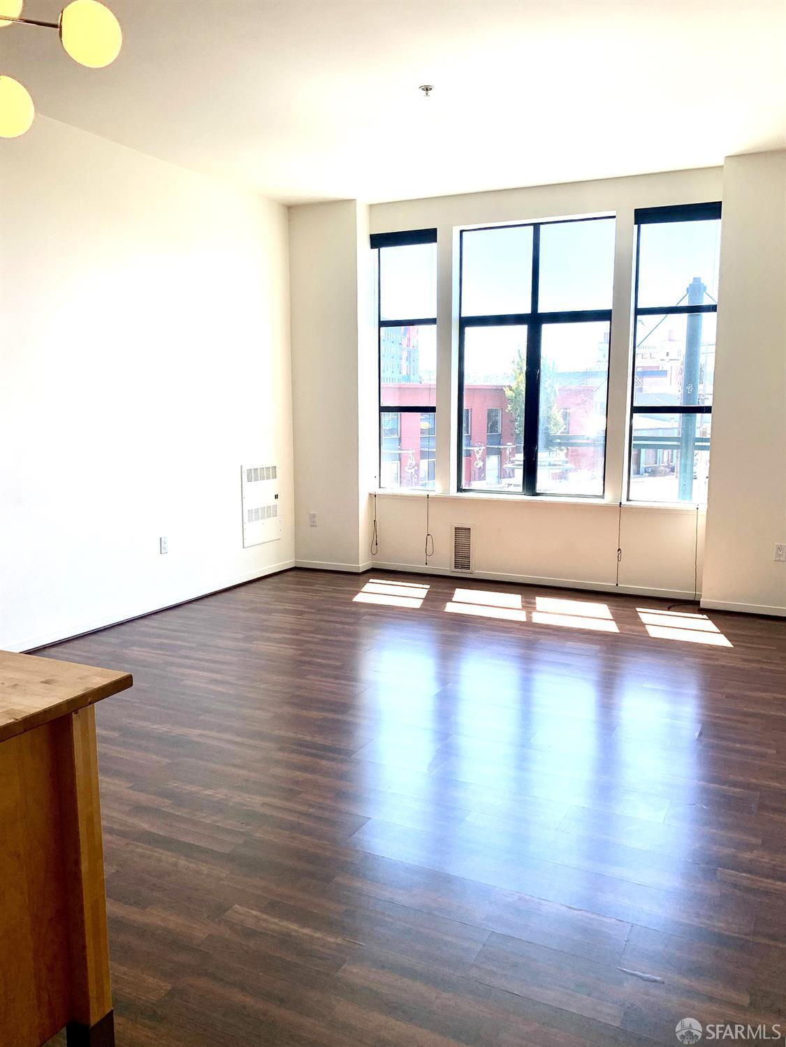 Detail Gallery Image 4 of 45 For 3801 San Pablo Ave #207,  Emeryville,  CA 94608 - 2 Beds | 1/1 Baths