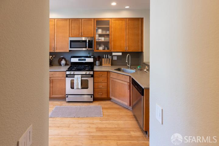 Detail Gallery Image 8 of 31 For 22832 Evanswood Rd, Hayward,  CA 94541 - 2 Beds | 2/1 Baths