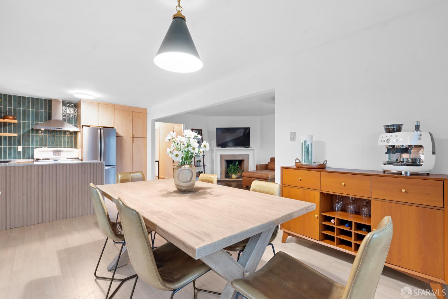 Detail Gallery Image 9 of 33 For 208 Harkness Ave, San Francisco,  CA 94134 - 3 Beds | 2 Baths