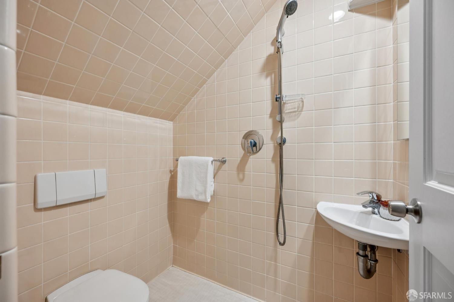 Detail Gallery Image 23 of 47 For 181 Parnassus Ave, San Francisco,  CA 94117 - 3 Beds | 2 Baths