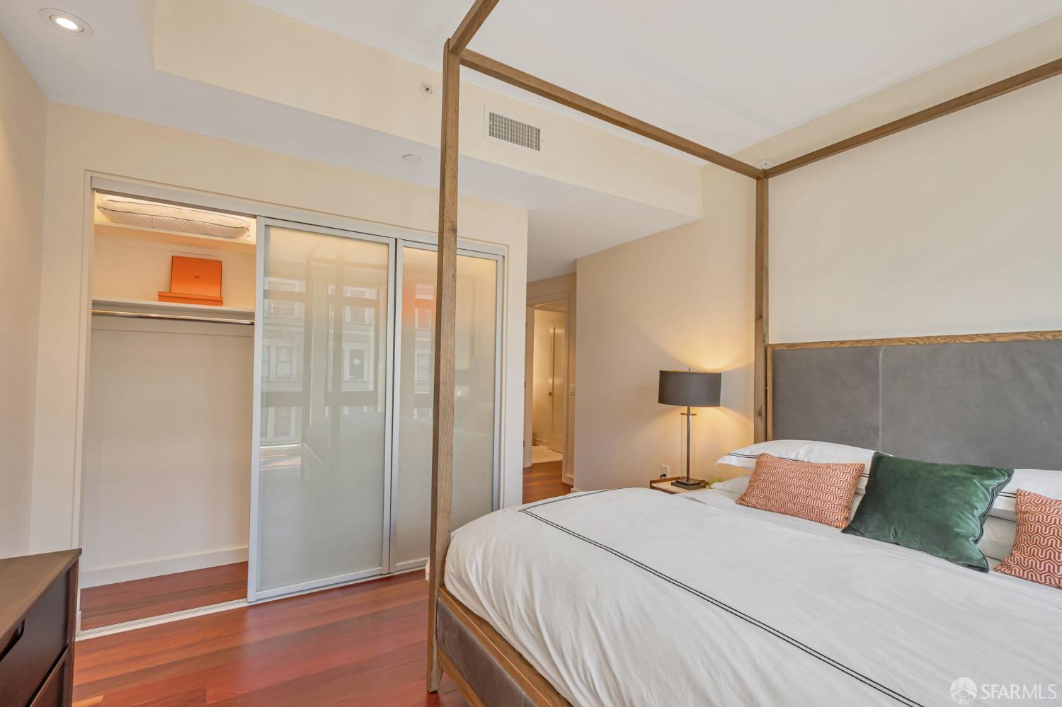 Detail Gallery Image 11 of 15 For 1601 Larkin St #204,  San Francisco,  CA 94109 - 1 Beds | 1 Baths