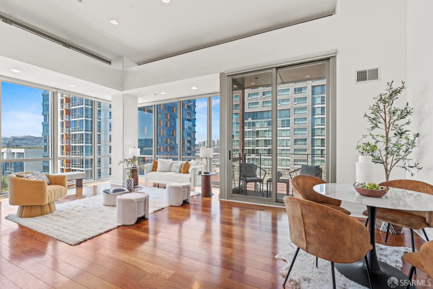 Photo #2: 425058390 Listing 