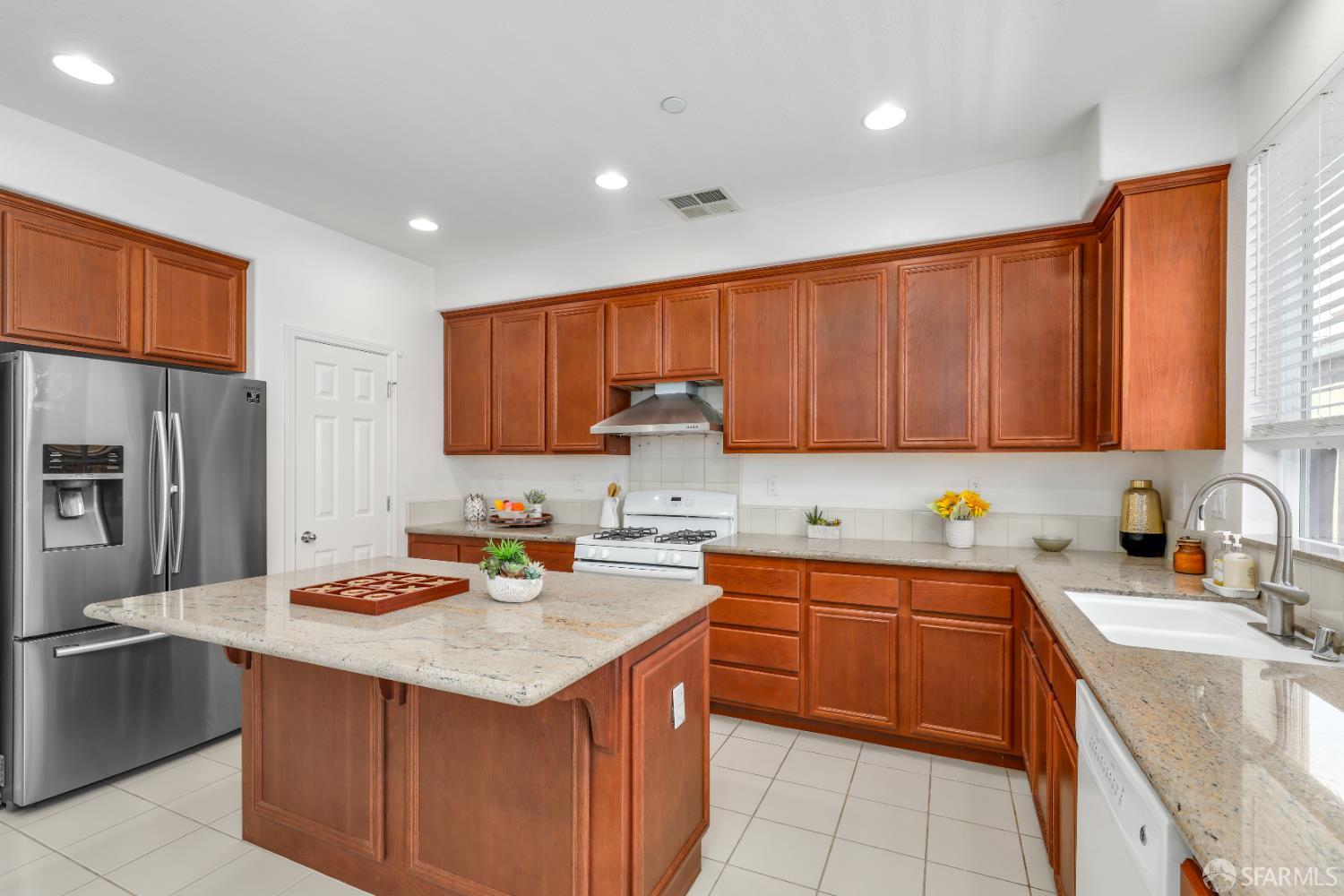 Detail Gallery Image 7 of 33 For 161 Kapalua Bay Cir, Pittsburg,  CA 94565 - 3 Beds | 2/1 Baths