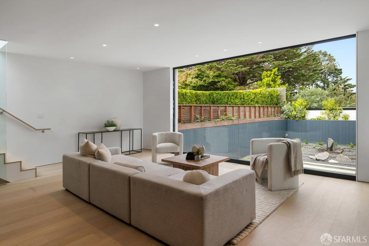 Detail Gallery Image 5 of 85 For 838 Duncan St, San Francisco,  CA 94131 - 3 Beds | 3 Baths