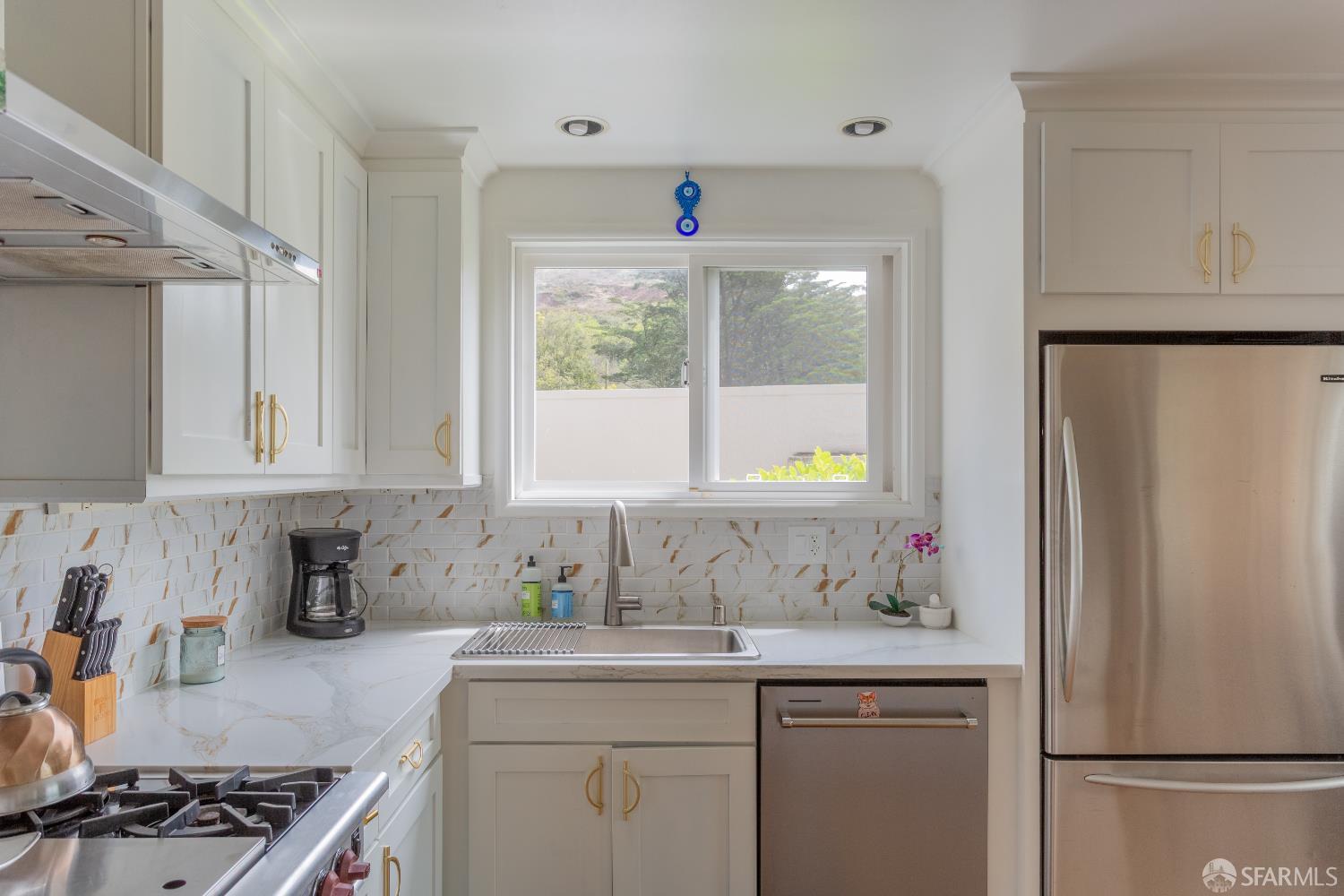 Detail Gallery Image 8 of 36 For 148 Marview Way, San Francisco,  CA 94131 - 4 Beds | 2/1 Baths