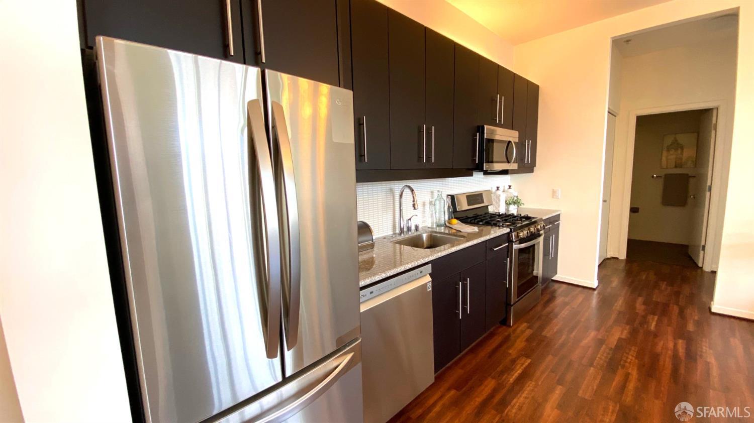 Detail Gallery Image 8 of 45 For 3801 San Pablo Ave #207,  Emeryville,  CA 94608 - 2 Beds | 1/1 Baths