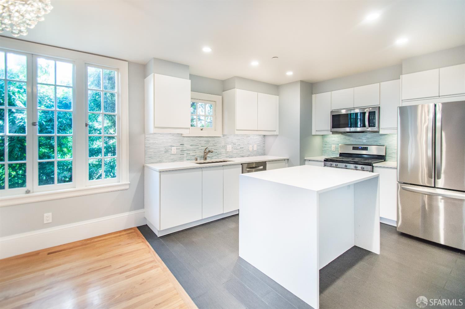 Detail Gallery Image 11 of 87 For 2740 Union St, San Francisco,  CA 94123 - – Beds | – Baths