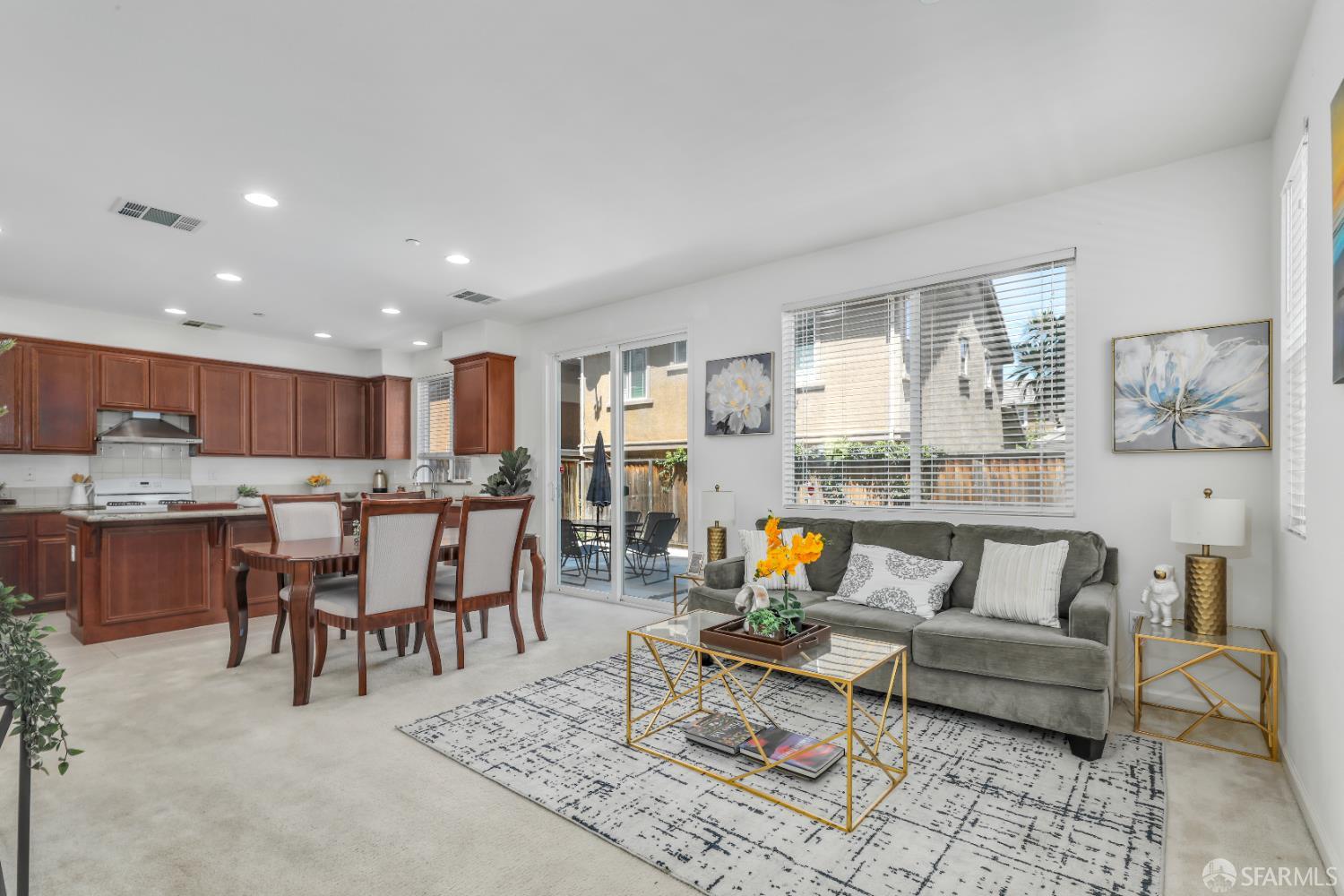 Detail Gallery Image 3 of 33 For 161 Kapalua Bay Cir, Pittsburg,  CA 94565 - 3 Beds | 2/1 Baths