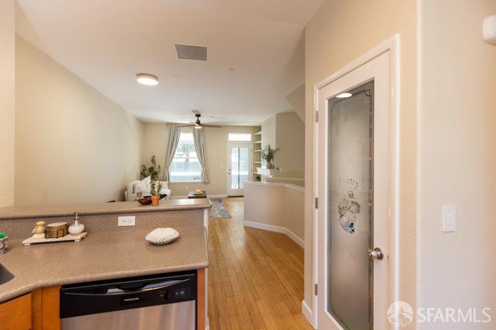 Detail Gallery Image 4 of 31 For 22832 Evanswood Rd, Hayward,  CA 94541 - 2 Beds | 2/1 Baths