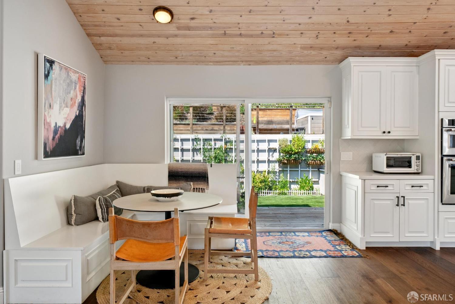 Detail Gallery Image 25 of 66 For 69 La Espiral, Orinda,  CA 94563 - 4 Beds | 3/1 Baths