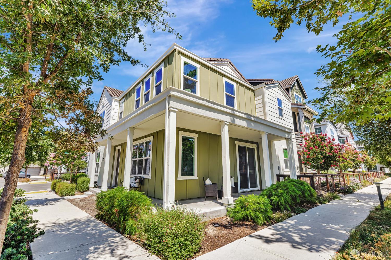 Detail Gallery Image 2 of 42 For 3818 Brumm Ct, Pleasanton,  CA 94566 - 4 Beds | 3 Baths