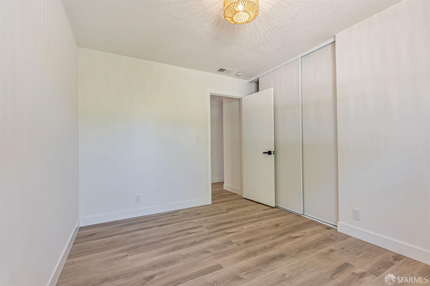 Detail Gallery Image 20 of 31 For 372 Glacier Dr, Martinez,  CA 94553 - 4 Beds | 2 Baths