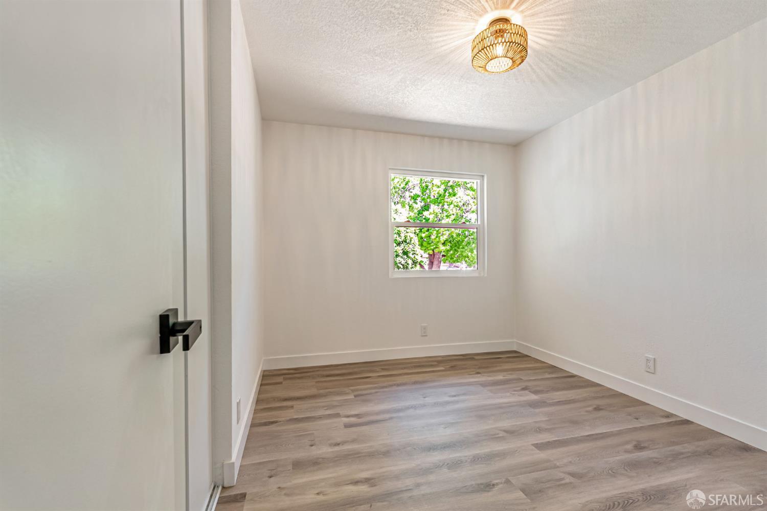 Detail Gallery Image 13 of 31 For 372 Glacier Dr, Martinez,  CA 94553 - 4 Beds | 2 Baths