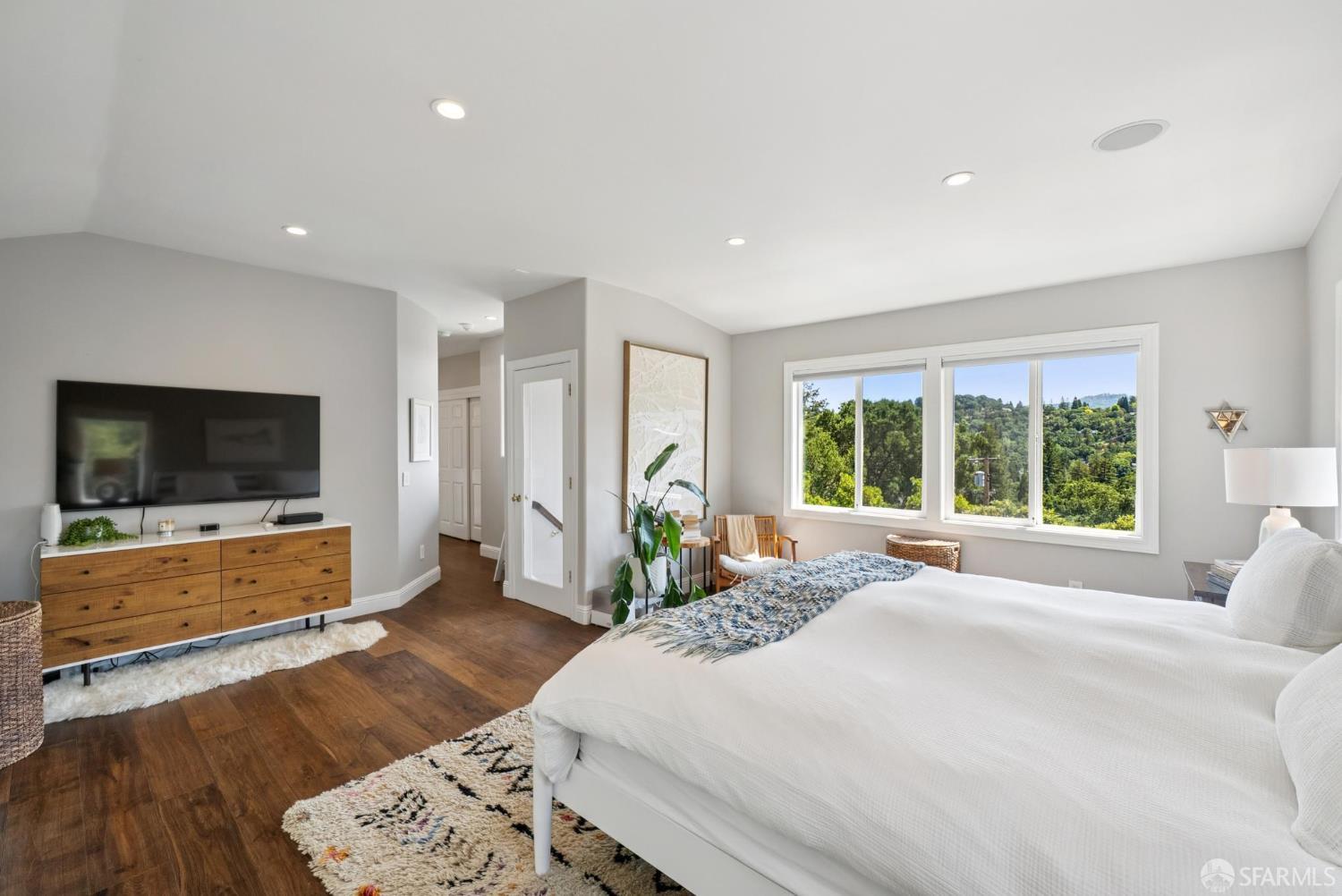 Detail Gallery Image 35 of 66 For 69 La Espiral, Orinda,  CA 94563 - 4 Beds | 3/1 Baths