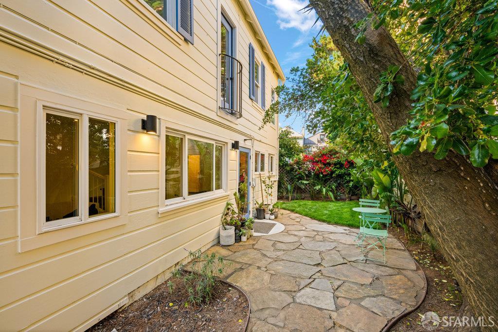 Detail Gallery Image 5 of 33 For 150 Kingston St, San Francisco,  CA 94110 - 2 Beds | 1/1 Baths