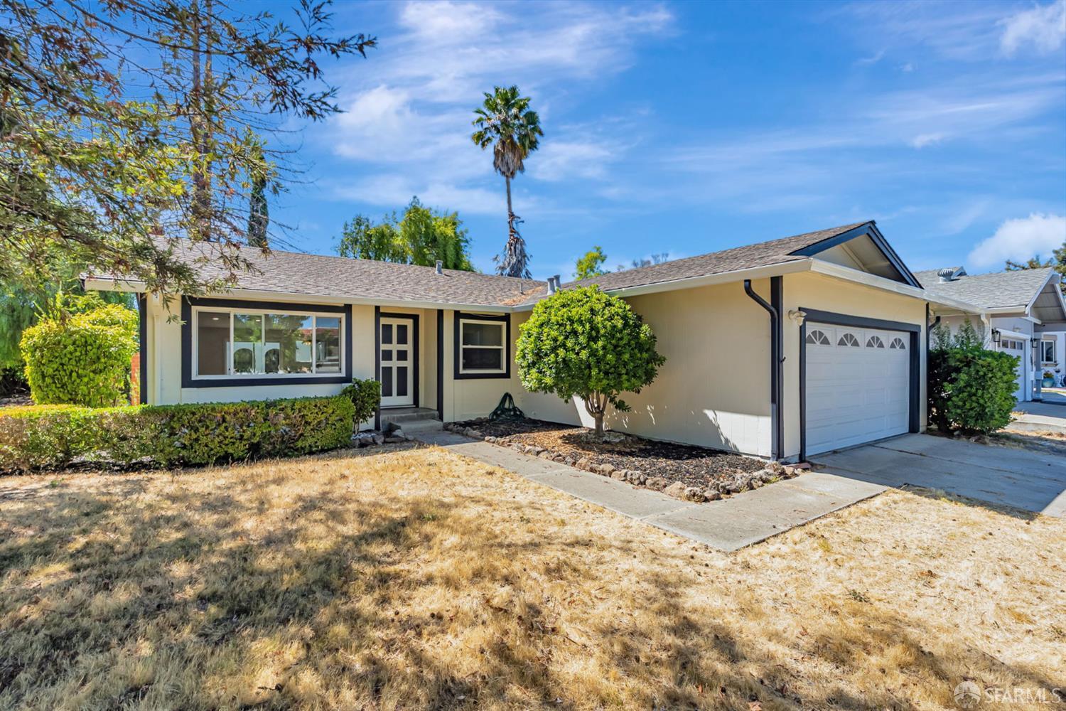 Detail Gallery Image 3 of 31 For 372 Glacier Dr, Martinez,  CA 94553 - 4 Beds | 2 Baths