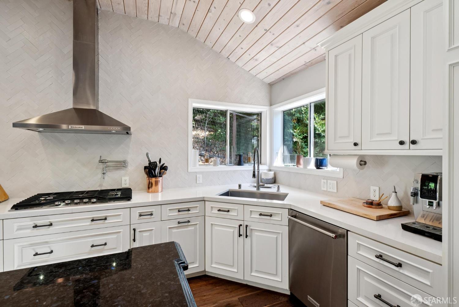 Detail Gallery Image 23 of 66 For 69 La Espiral, Orinda,  CA 94563 - 4 Beds | 3/1 Baths