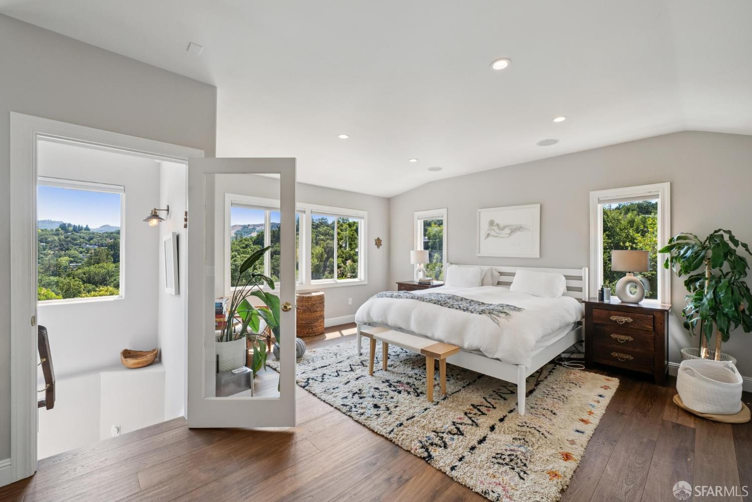 Detail Gallery Image 34 of 66 For 69 La Espiral, Orinda,  CA 94563 - 4 Beds | 3/1 Baths