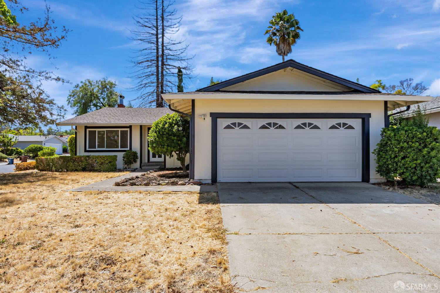 Detail Gallery Image 1 of 31 For 372 Glacier Dr, Martinez,  CA 94553 - 4 Beds | 2 Baths