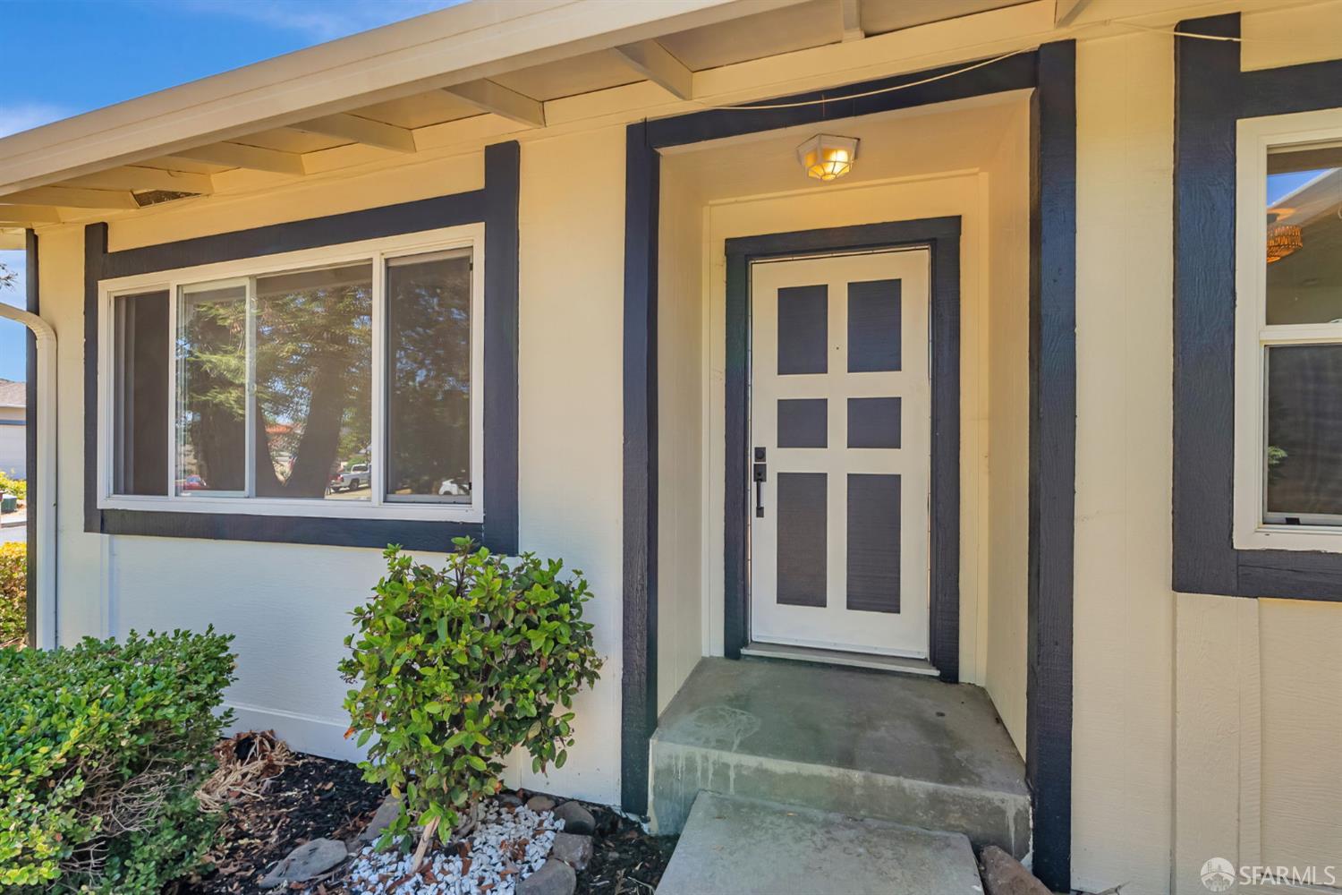 Detail Gallery Image 4 of 31 For 372 Glacier Dr, Martinez,  CA 94553 - 4 Beds | 2 Baths