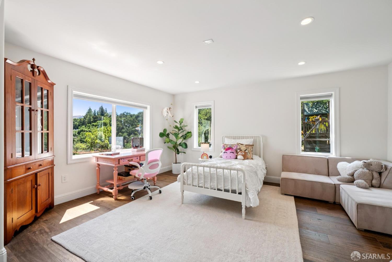 Detail Gallery Image 40 of 66 For 69 La Espiral, Orinda,  CA 94563 - 4 Beds | 3/1 Baths