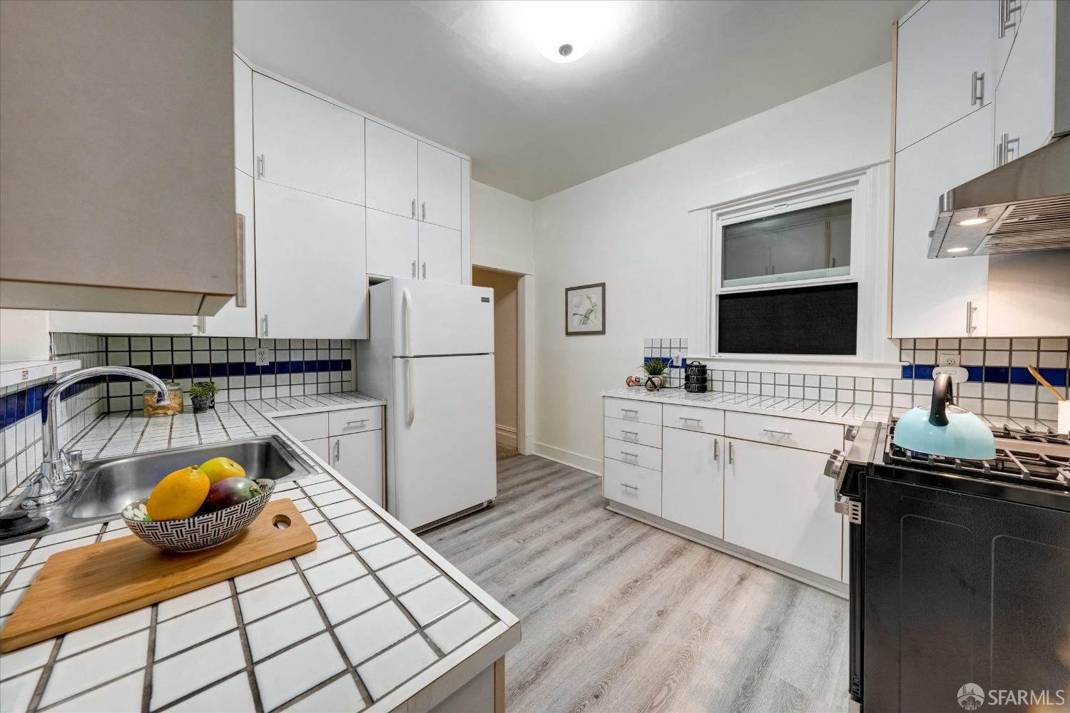 Detail Gallery Image 8 of 26 For 69 Glover St, San Francisco,  CA 94109 - – Beds | – Baths