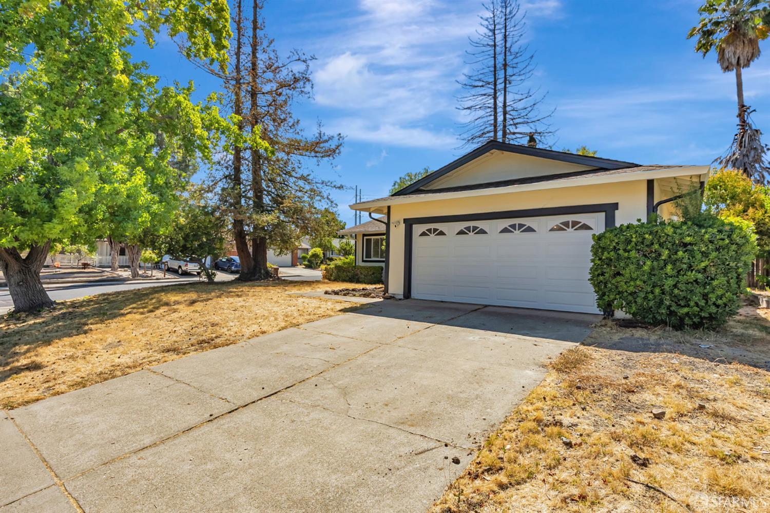 Detail Gallery Image 2 of 31 For 372 Glacier Dr, Martinez,  CA 94553 - 4 Beds | 2 Baths