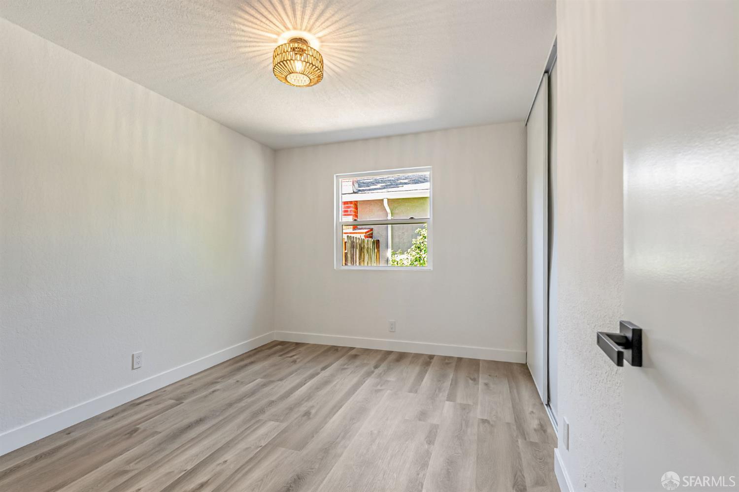 Detail Gallery Image 18 of 31 For 372 Glacier Dr, Martinez,  CA 94553 - 4 Beds | 2 Baths