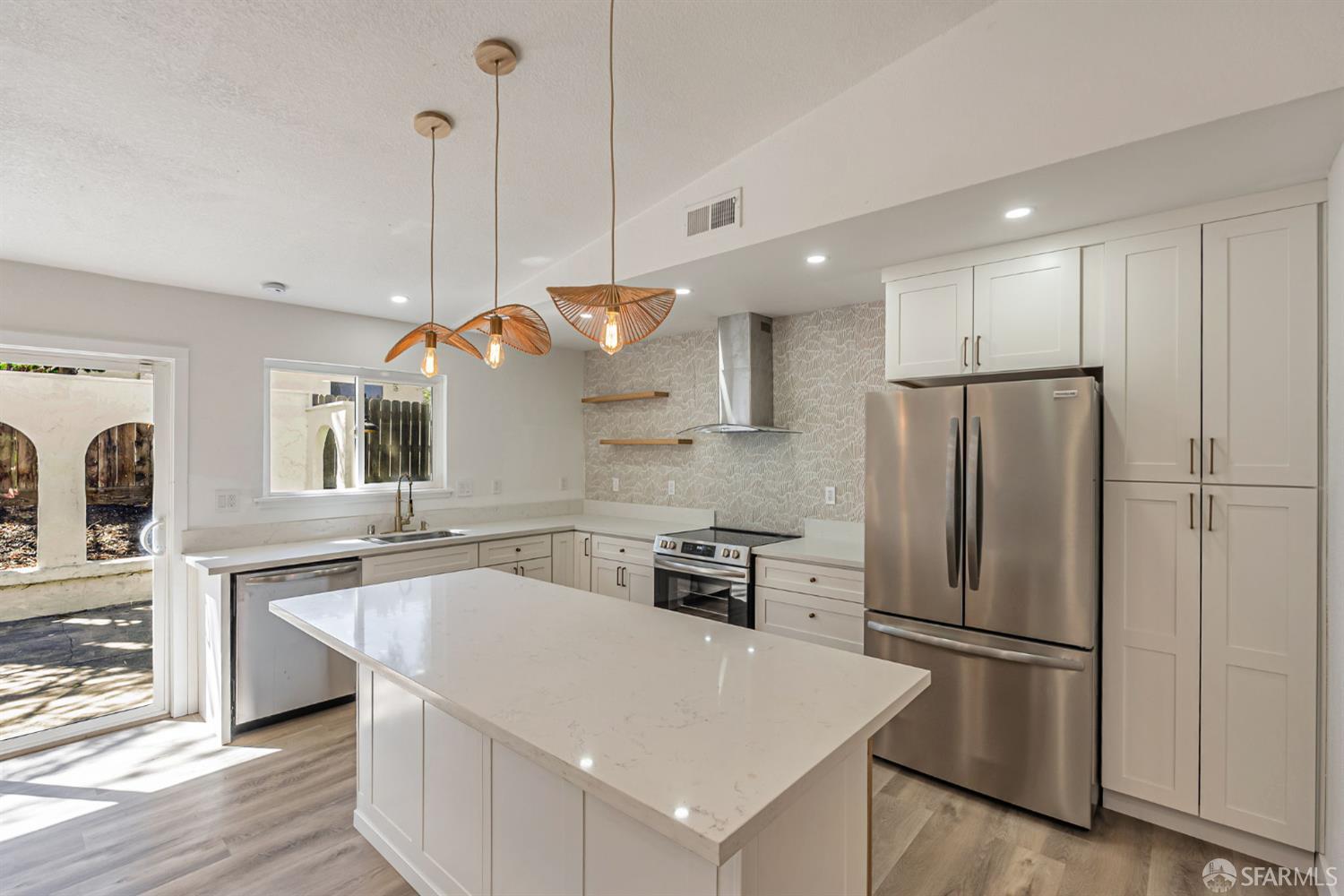 Detail Gallery Image 11 of 31 For 372 Glacier Dr, Martinez,  CA 94553 - 4 Beds | 2 Baths