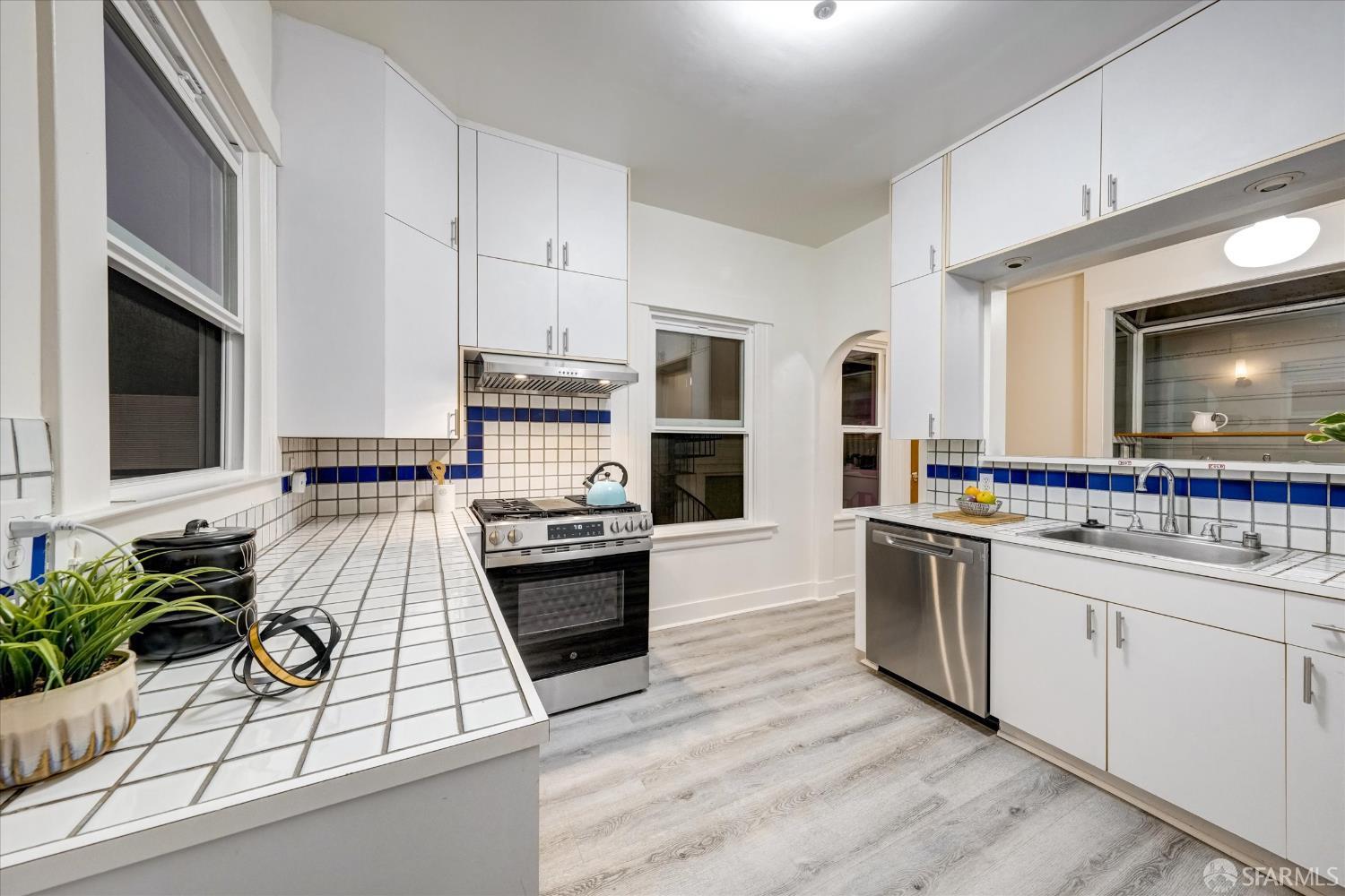 Detail Gallery Image 7 of 26 For 69 Glover St, San Francisco,  CA 94109 - – Beds | – Baths