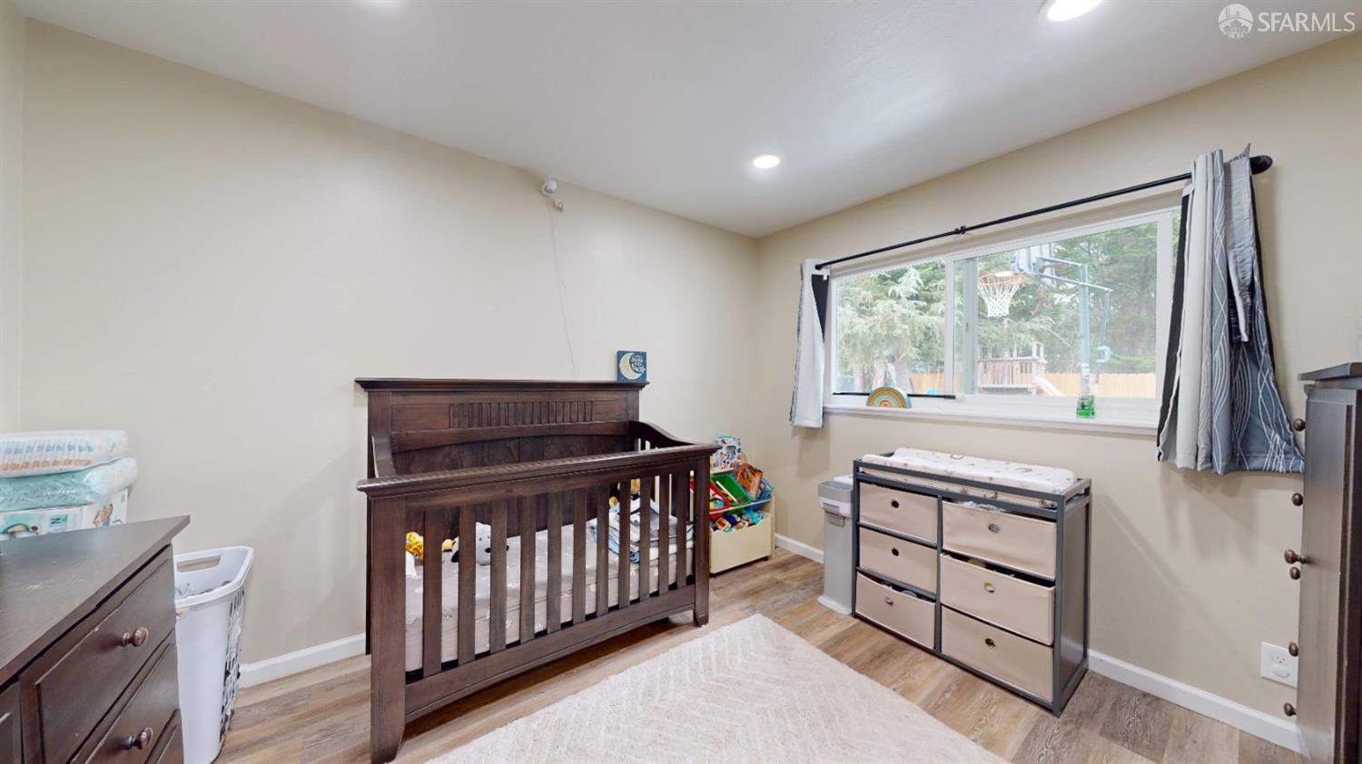 Detail Gallery Image 15 of 29 For 1155 Crespi Dr, Pacifica,  CA 94044 - 4 Beds | 2 Baths