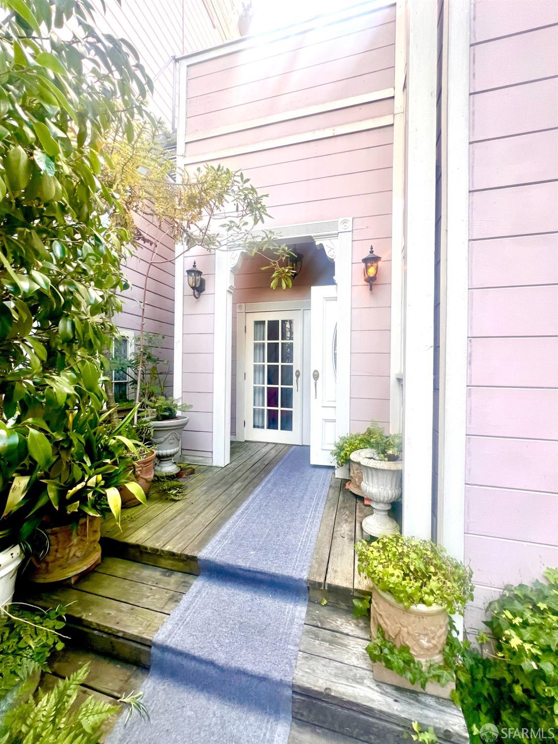 Detail Gallery Image 6 of 22 For 937 S South Van Ness Ave, San Francisco,  CA 94110 - 4 Beds | 5 Baths