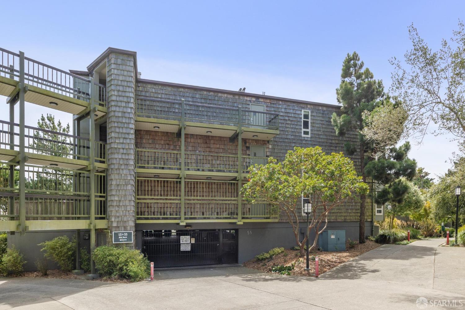 Photo #6: 425049419 Listing 