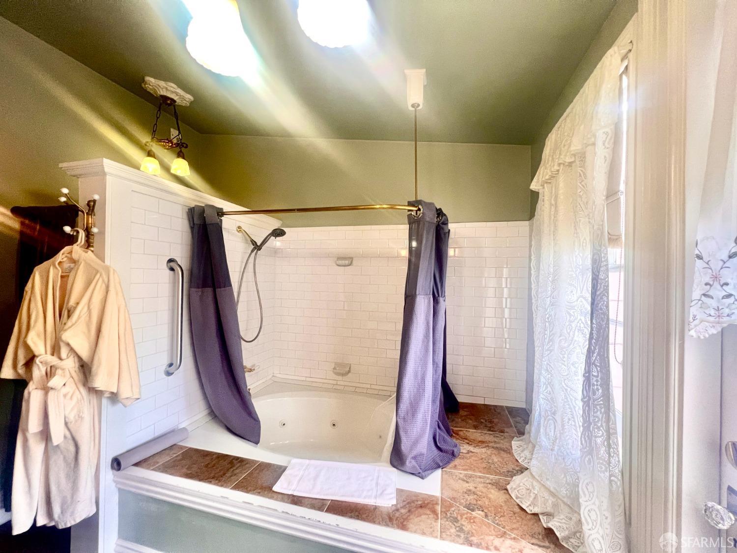 Detail Gallery Image 20 of 22 For 937 S South Van Ness Ave, San Francisco,  CA 94110 - 4 Beds | 5 Baths