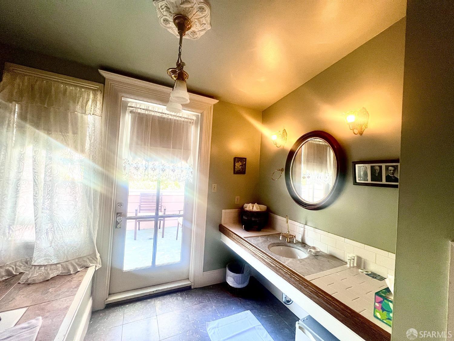 Detail Gallery Image 21 of 22 For 937 S South Van Ness Ave, San Francisco,  CA 94110 - 4 Beds | 5 Baths