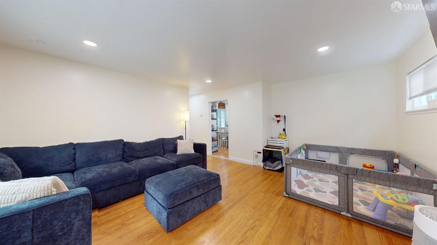 Detail Gallery Image 4 of 29 For 1155 Crespi Dr, Pacifica,  CA 94044 - 4 Beds | 2 Baths