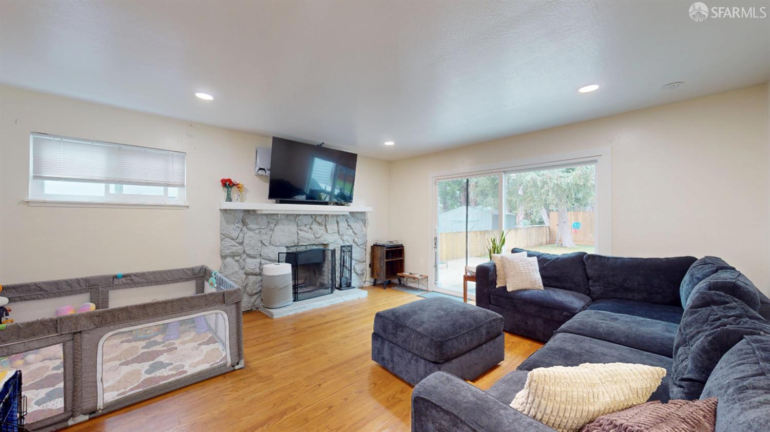 Detail Gallery Image 3 of 29 For 1155 Crespi Dr, Pacifica,  CA 94044 - 4 Beds | 2 Baths