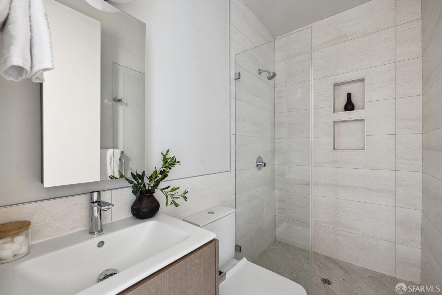 Detail Gallery Image 30 of 60 For 479 28th St, San Francisco,  CA 94131 - 7 Beds | 6/1 Baths