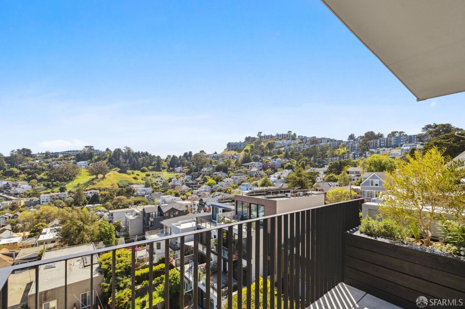 Detail Gallery Image 17 of 60 For 479 28th St, San Francisco,  CA 94131 - 7 Beds | 6/1 Baths