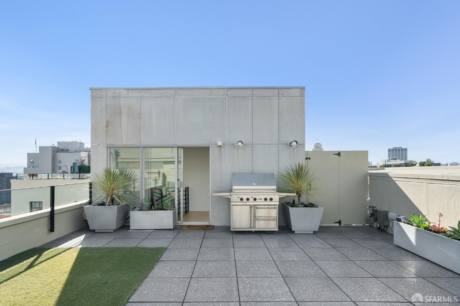 Detail Gallery Image 2 of 60 For 2 Mint Plz #1001,  San Francisco,  CA 94103 - 4 Beds | 3 Baths